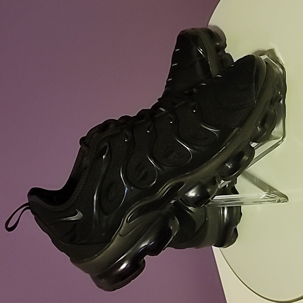 Nike Black VaporMax Plus Sz: 8.5 - Picture 7 of 13